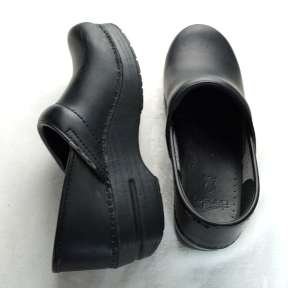 Dansko Professional Black Leather Clogs Size 38 Slip-On Comfort Work Shoes - Picture 5 of 9
